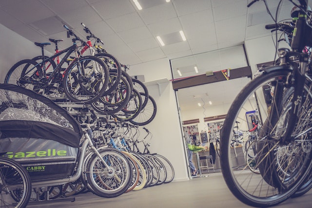 Dlaczego warto wybierać sklepy rowerowe?
